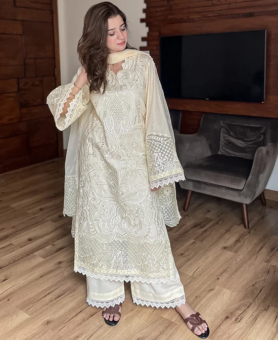 Model wearing Iznik 3-piece heavy embroidered off-white lawn suit with organza dupatta and lace trousers lubaba luxury.