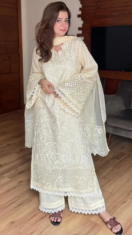 Model wearing Iznik 3-piece heavy embroidered off-white lawn suit with organza dupatta and lace trousers lubaba luxury.