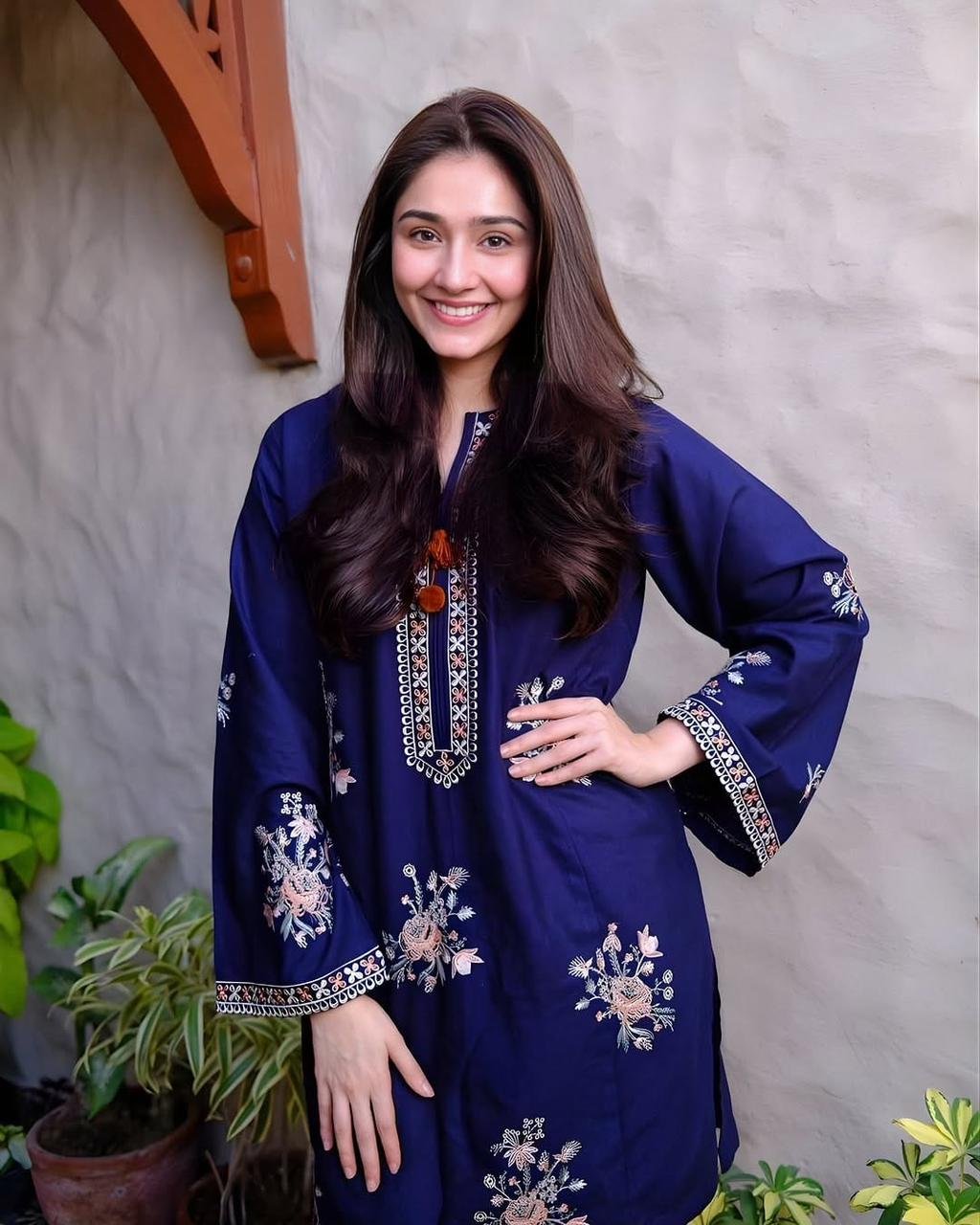Urgue wear by the gorgeous actress dure fishan shirt