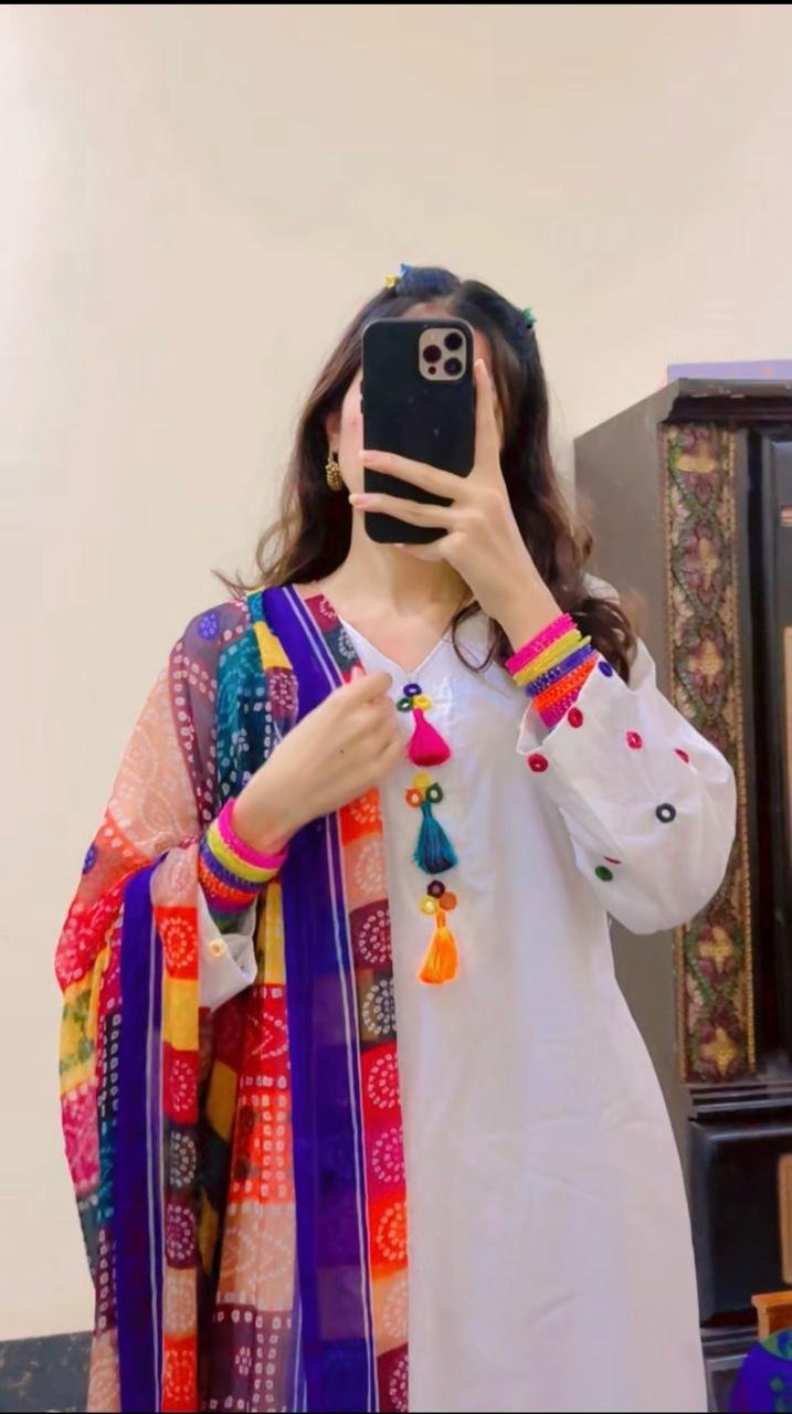 Viral-Mirror-Work-3-PCs-White-Suit-Lawn-Bareeze-GC-A67 front view
